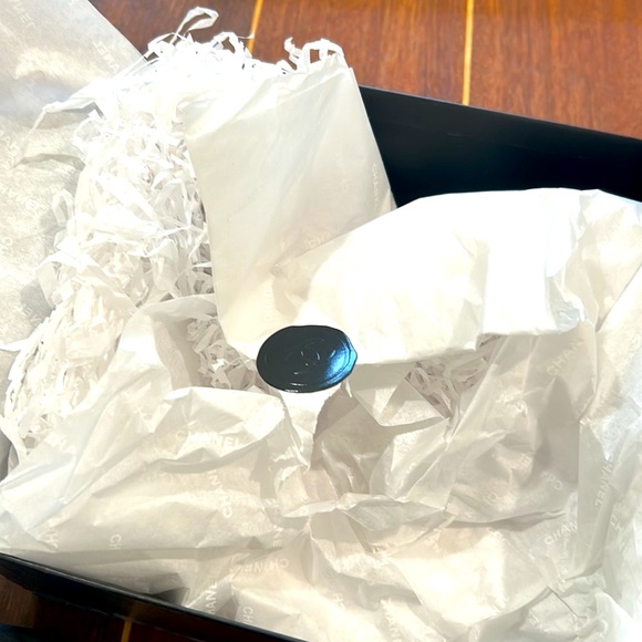 Chanel Perfume Packaging 9 x 9 inches - Picture 2 of 11